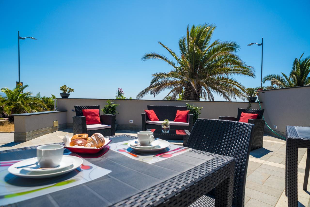 Bed and Breakfast Riva Del Sol Санта-Тереза-ді-Рива Екстер'єр фото