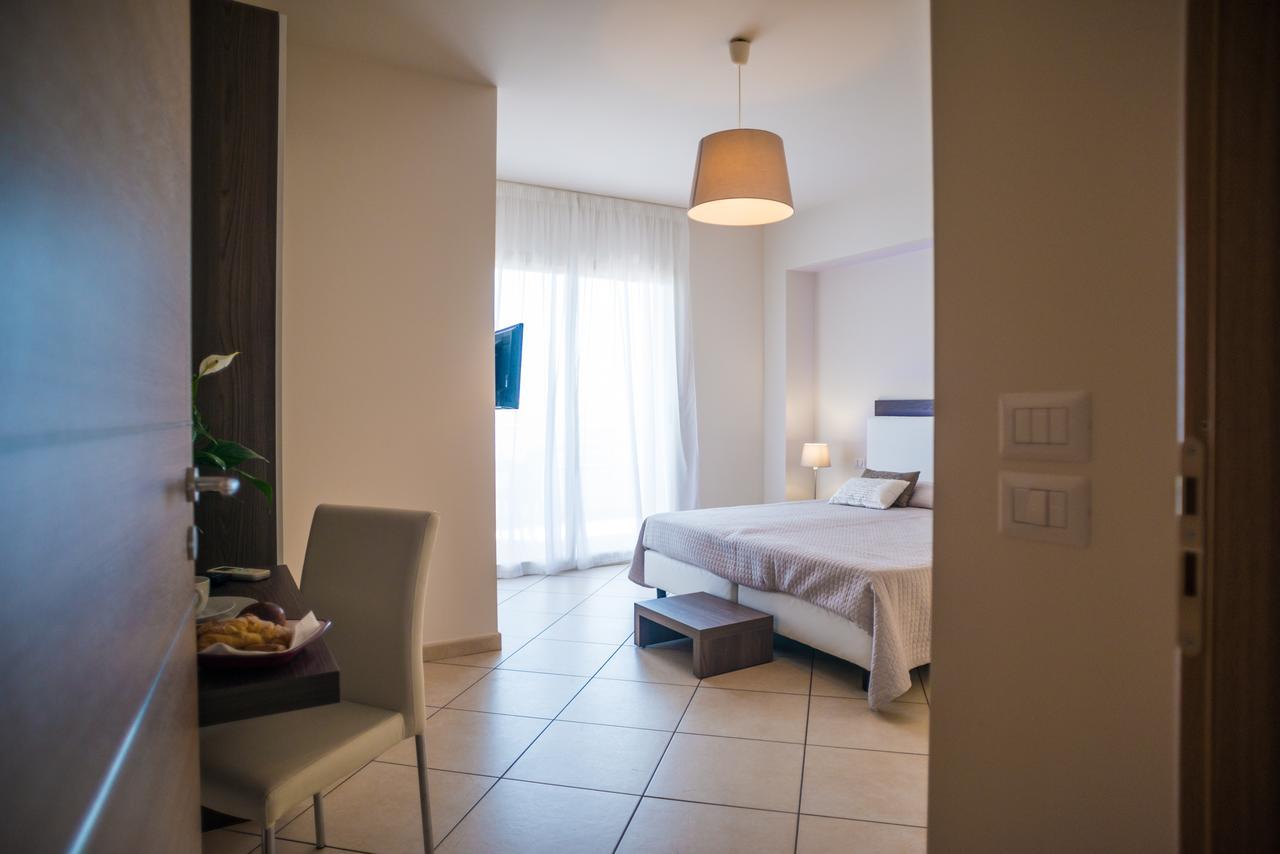 Bed and Breakfast Riva Del Sol Санта-Тереза-ді-Рива Екстер'єр фото