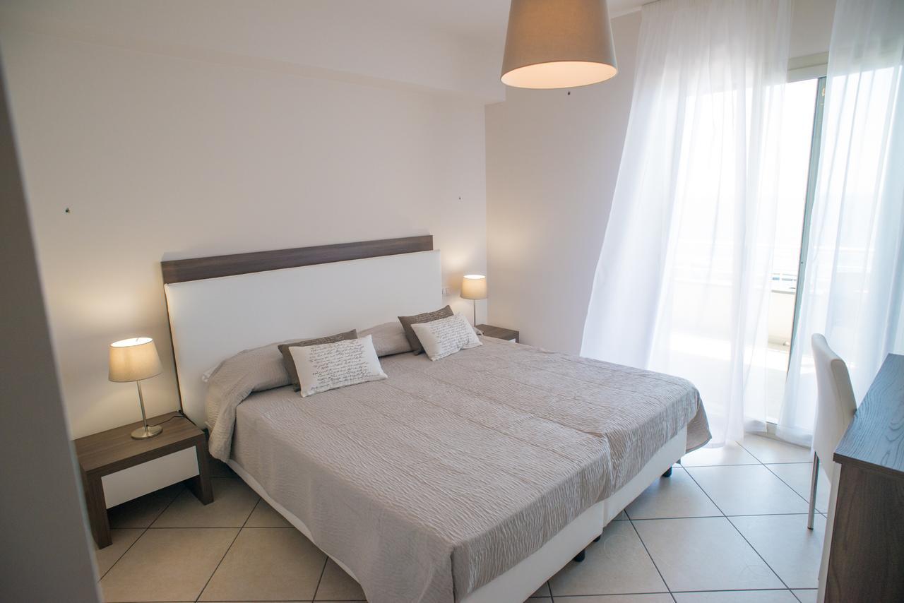 Bed and Breakfast Riva Del Sol Санта-Тереза-ді-Рива Екстер'єр фото