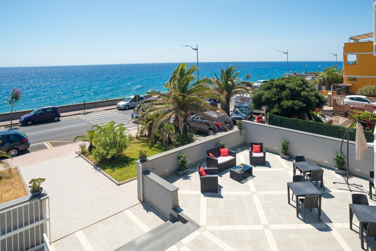 Bed and Breakfast Riva Del Sol Санта-Тереза-ді-Рива Екстер'єр фото