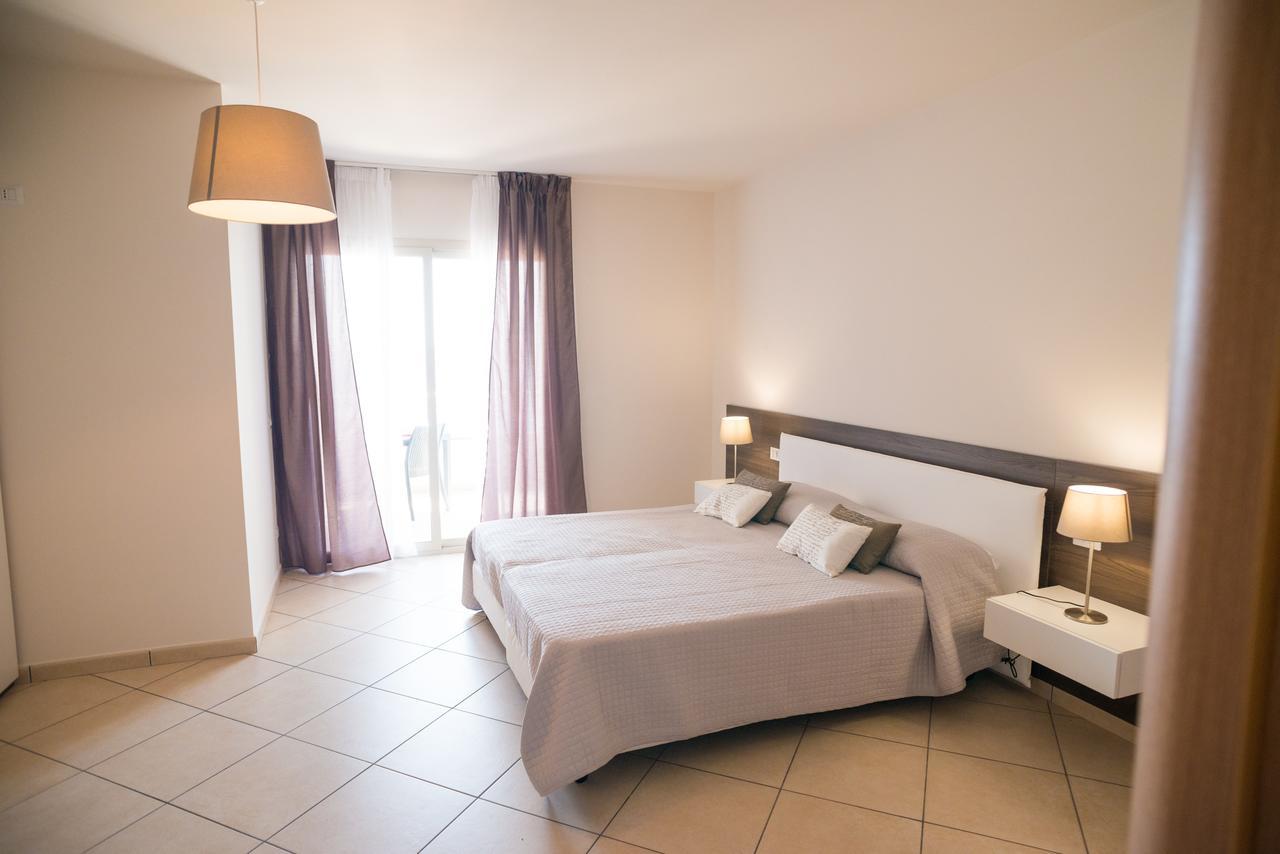 Bed and Breakfast Riva Del Sol Санта-Тереза-ді-Рива Екстер'єр фото