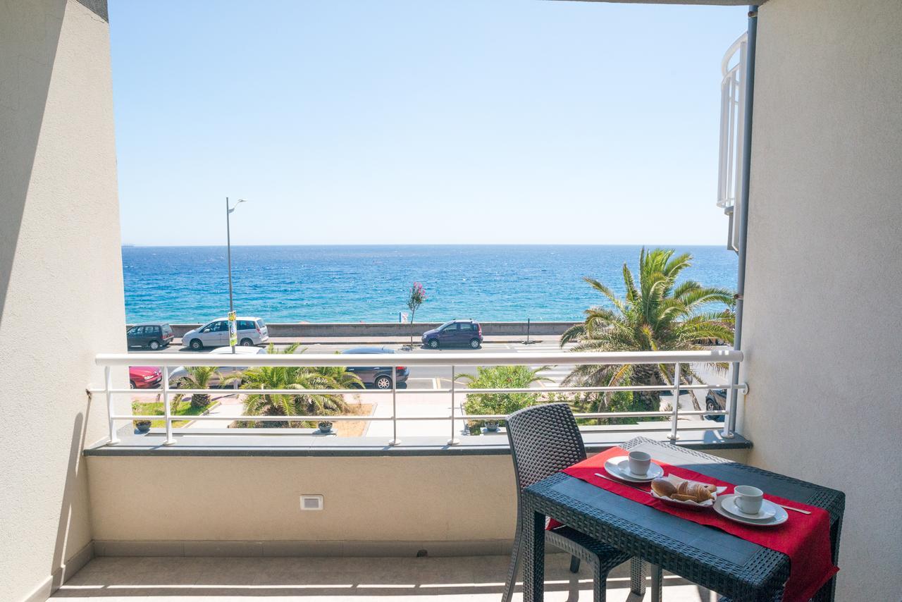 Bed and Breakfast Riva Del Sol Санта-Тереза-ді-Рива Екстер'єр фото