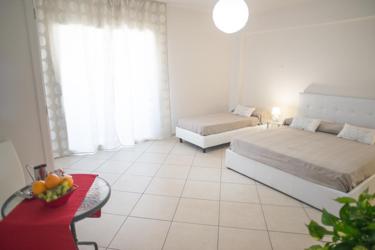 Bed and Breakfast Riva Del Sol Санта-Тереза-ді-Рива Екстер'єр фото