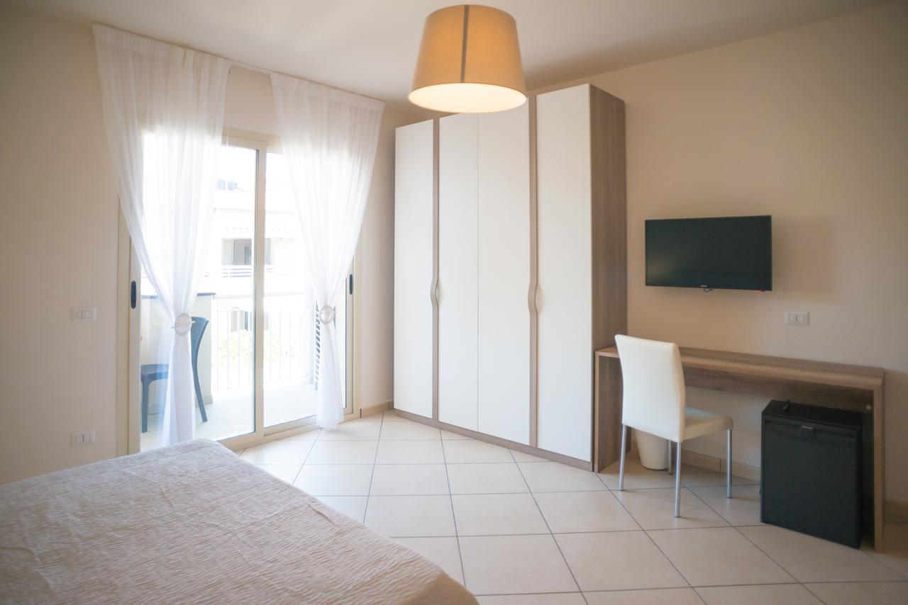 Bed and Breakfast Riva Del Sol Санта-Тереза-ді-Рива Екстер'єр фото