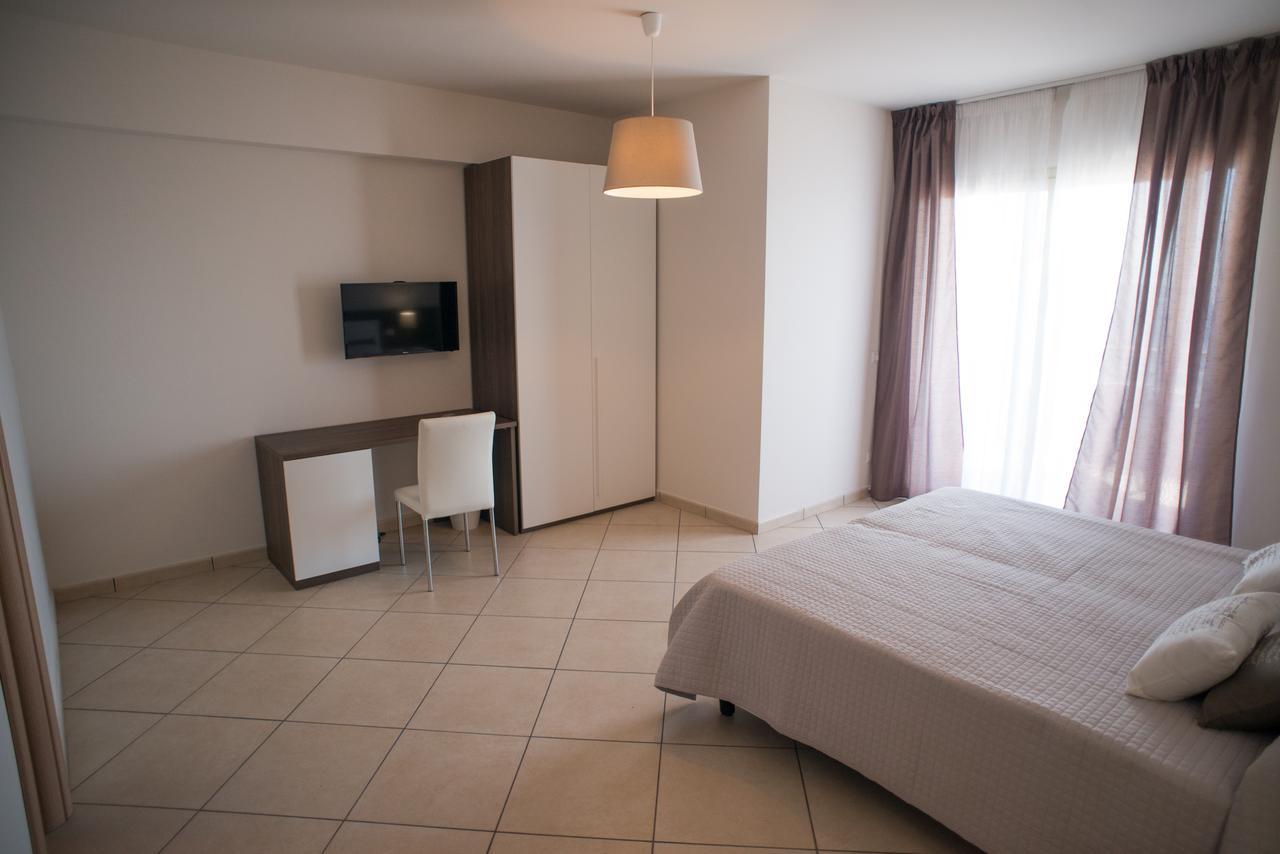 Bed and Breakfast Riva Del Sol Санта-Тереза-ді-Рива Екстер'єр фото