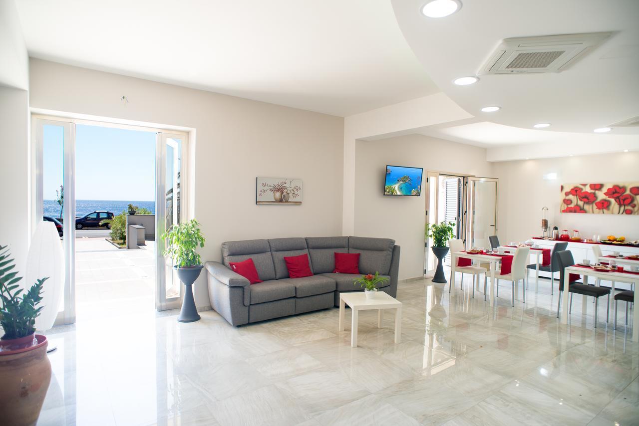Bed and Breakfast Riva Del Sol Санта-Тереза-ді-Рива Екстер'єр фото