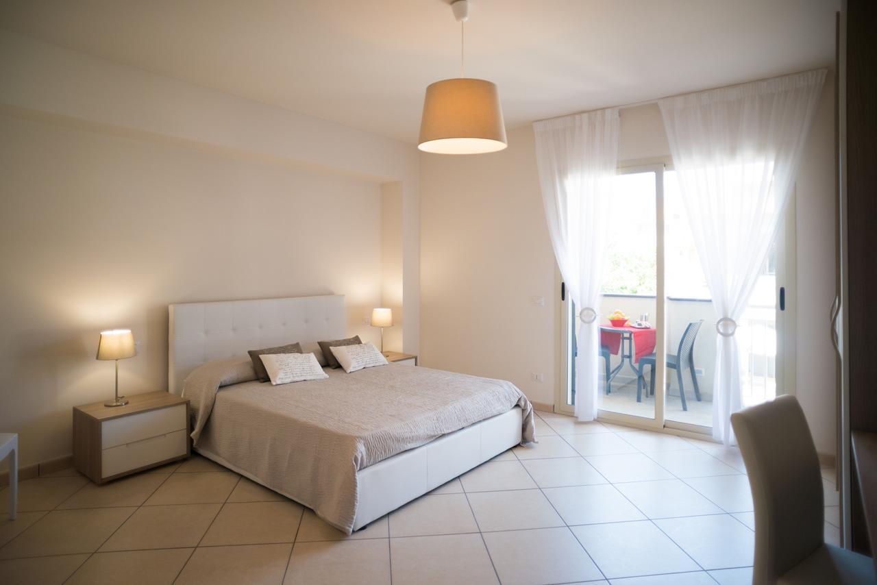 Bed and Breakfast Riva Del Sol Санта-Тереза-ді-Рива Екстер'єр фото