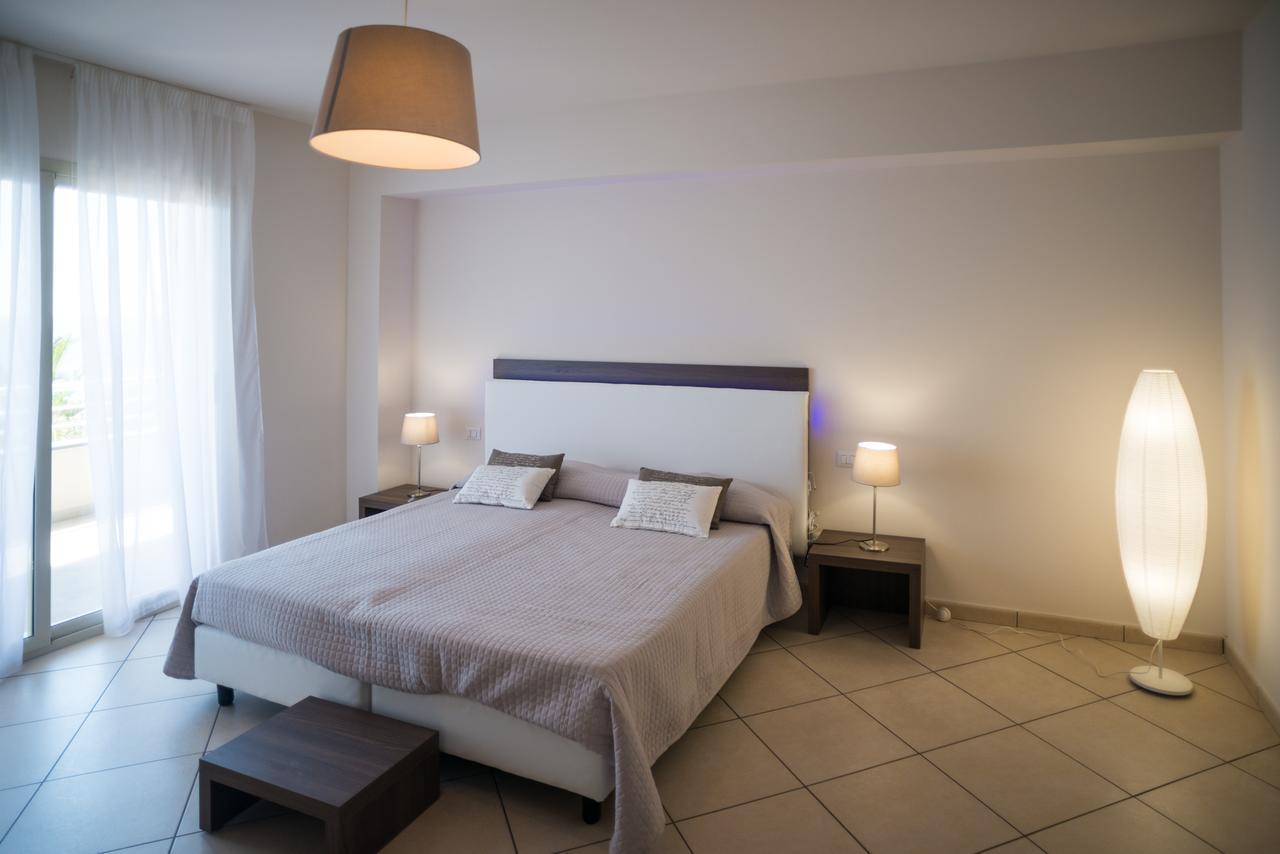 Bed and Breakfast Riva Del Sol Санта-Тереза-ді-Рива Екстер'єр фото