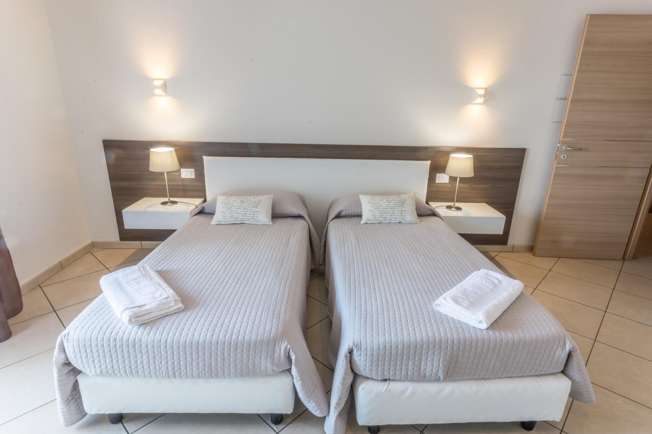 Bed and Breakfast Riva Del Sol Санта-Тереза-ді-Рива Екстер'єр фото