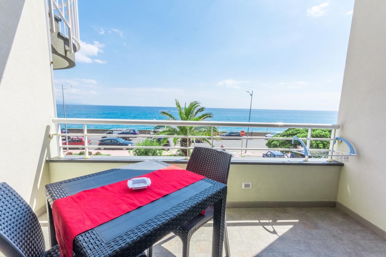 Bed and Breakfast Riva Del Sol Санта-Тереза-ді-Рива Екстер'єр фото