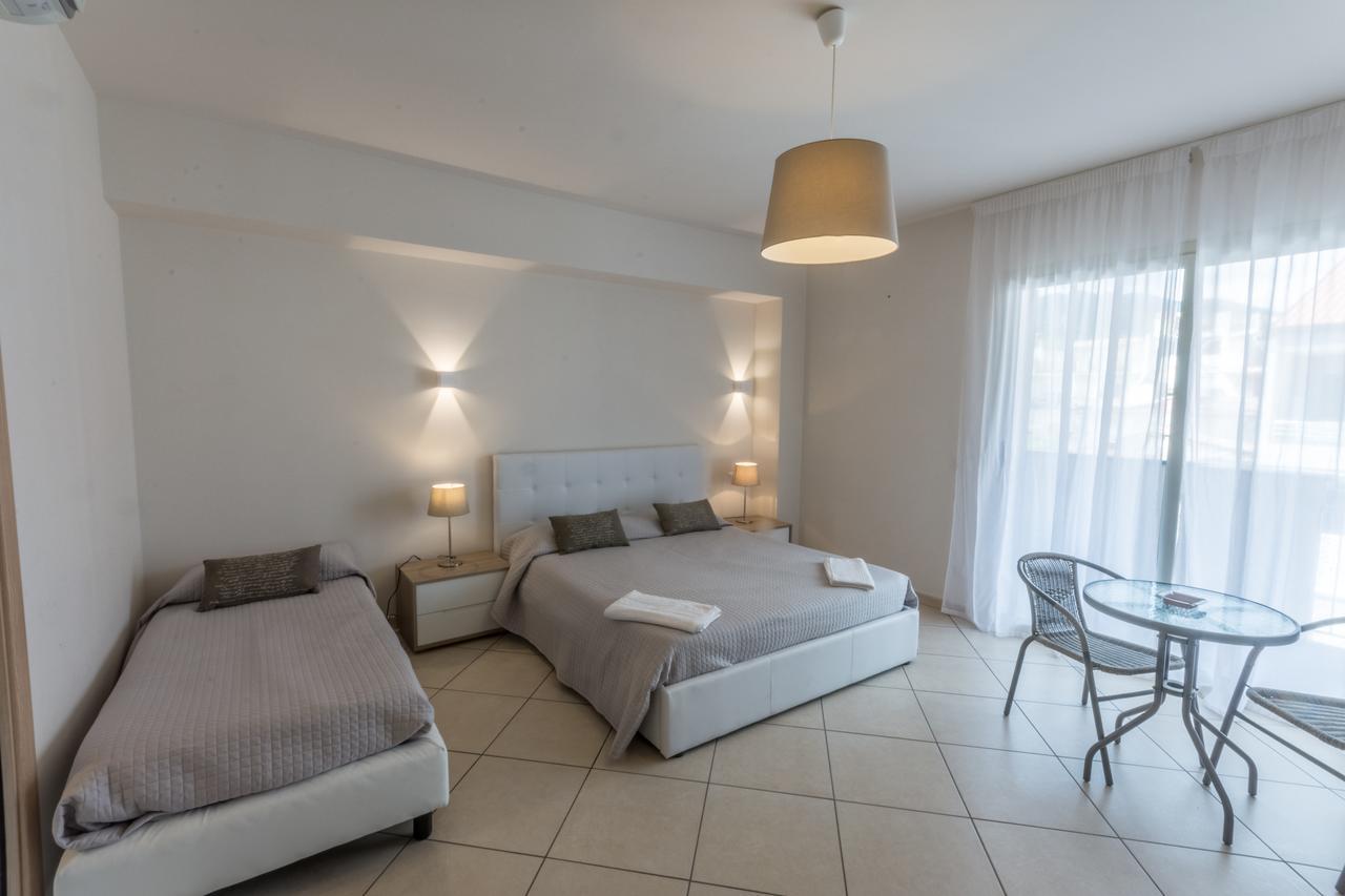 Bed and Breakfast Riva Del Sol Санта-Тереза-ді-Рива Екстер'єр фото